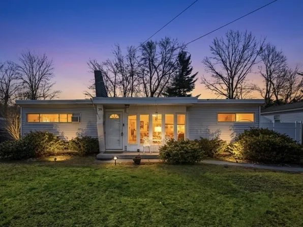39 Groton St, Springfield, MA 01129