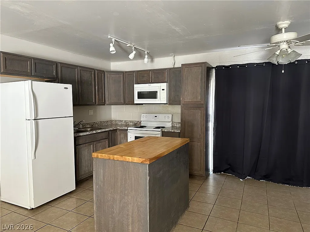 2 bed, 2.0 bath, 3880 sqft, $1,075 — Photo 4