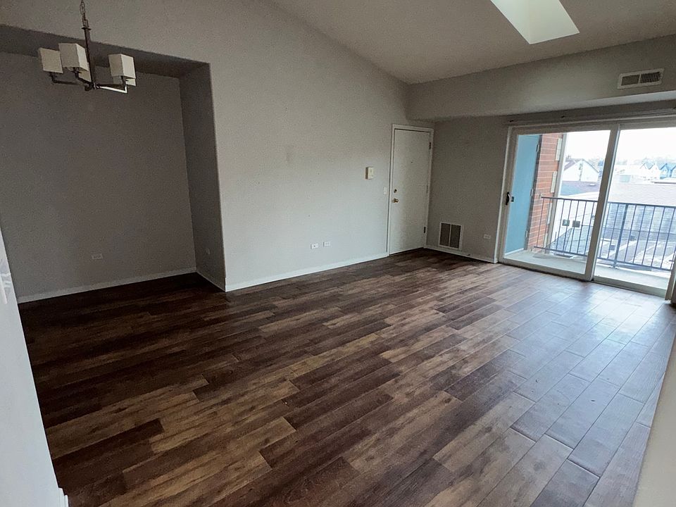 1st image of 5045 N Northwest Hwy APT 303