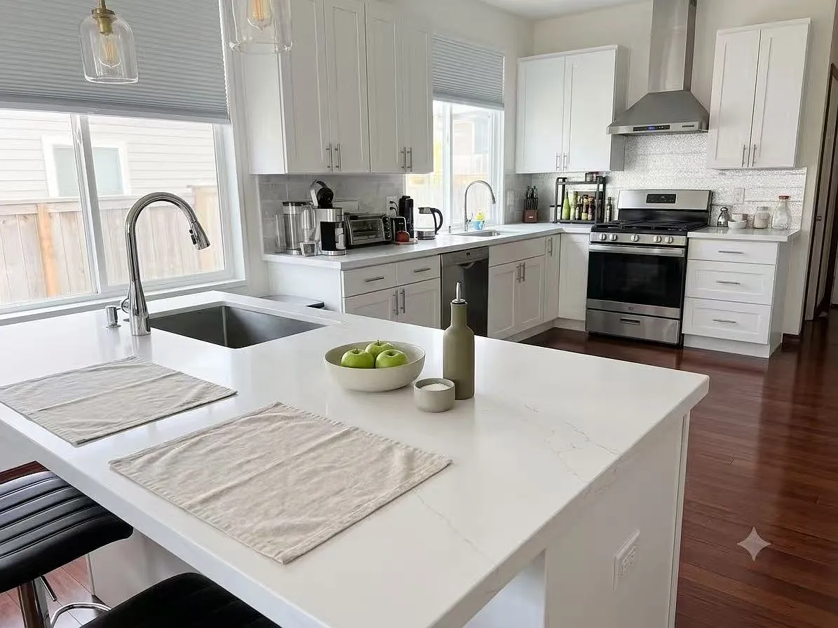 3 bed, 2.5 bath, 2408 sqft, $3,990 — Photo 3