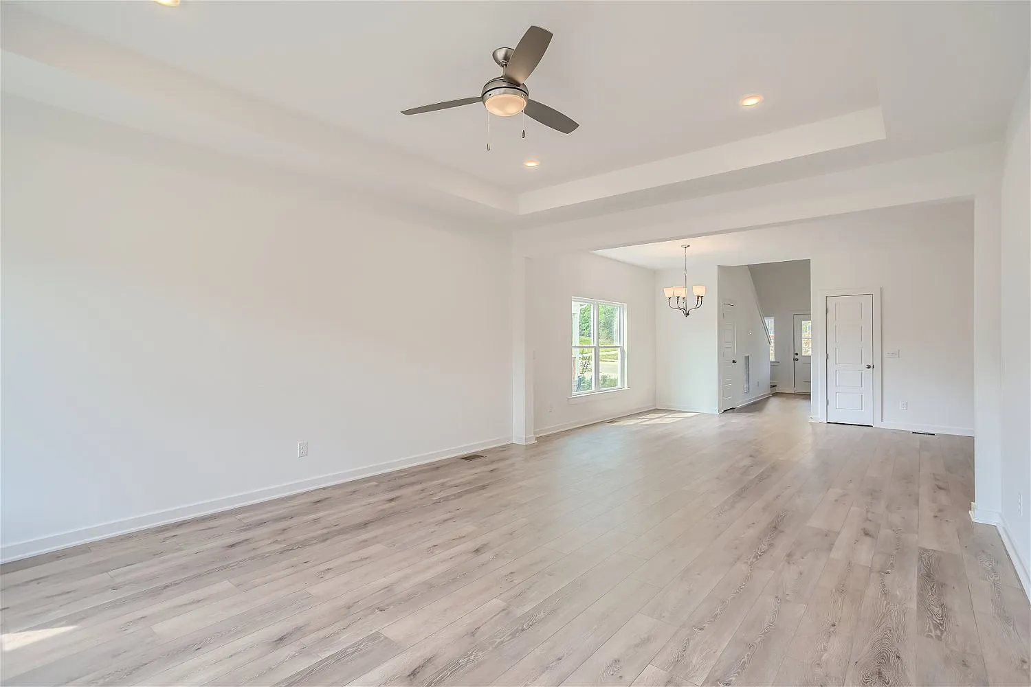 3 bed, 2.5 bath, 2332 sqft, $2,600 — Photo 4