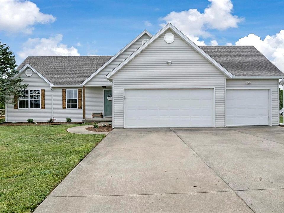 1st image of 470 Pleasant Lake Dr