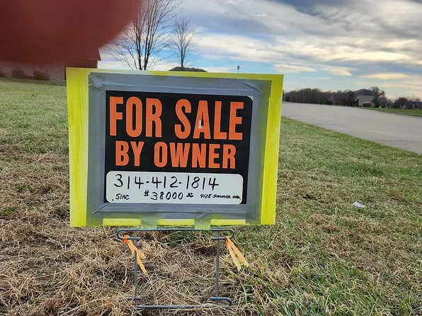 4128 Summer Oak Dr, Smithton, IL 62285