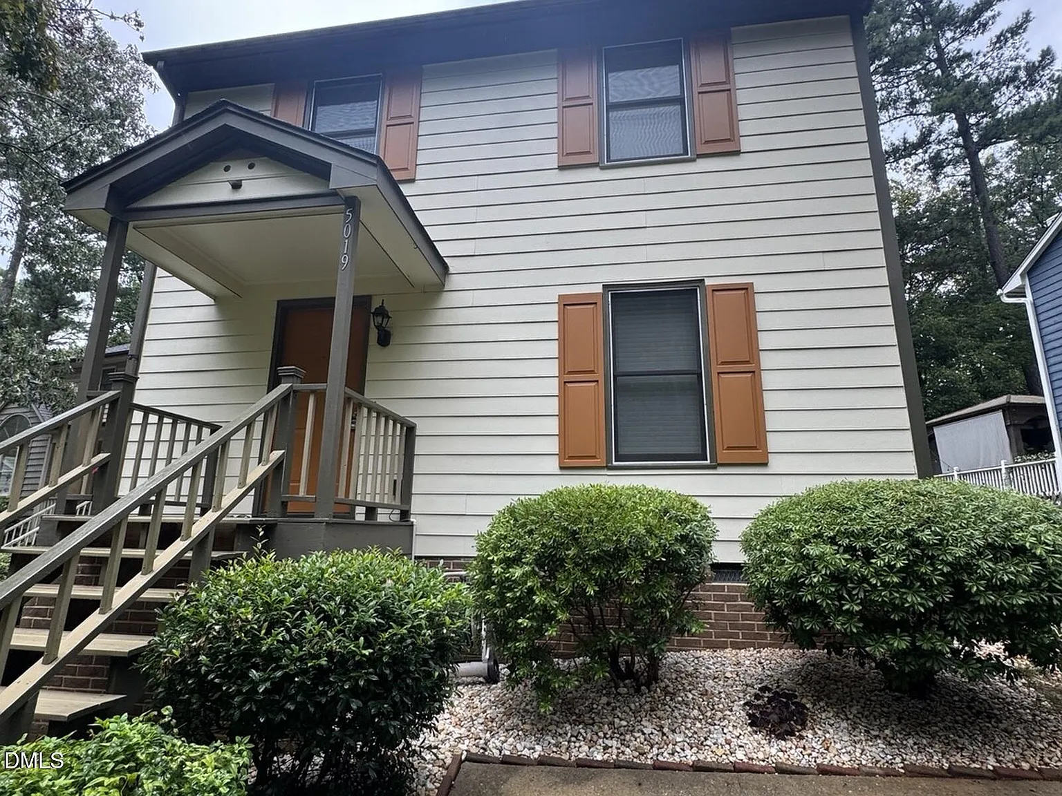 3 bed, 2.5 bath, 1309 sqft, $2,300 — Photo 1