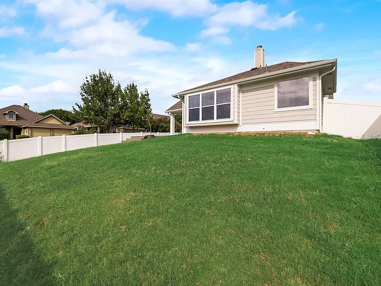300 Creekside Dr — Photo 23
