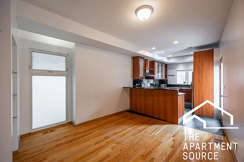 1049 N Winchester Ave #2F Photo 1