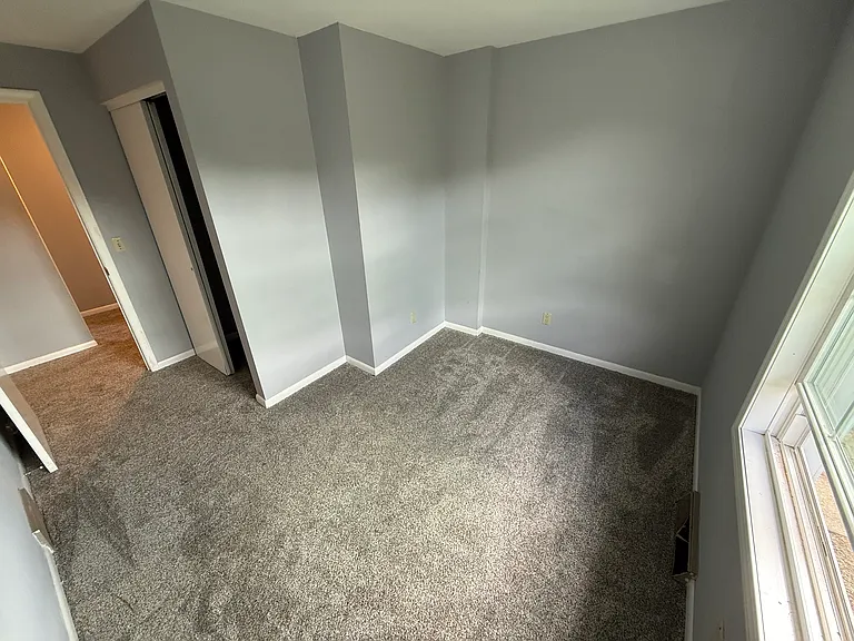1044 Columbus Cir N — Photo 5