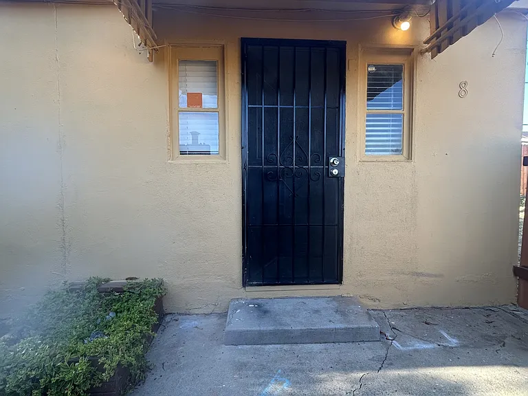 407 W San Ysidro Blvd W — Photo 6