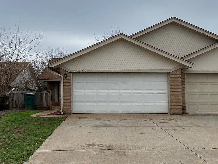 12602 Abbotts Way — Photo 2