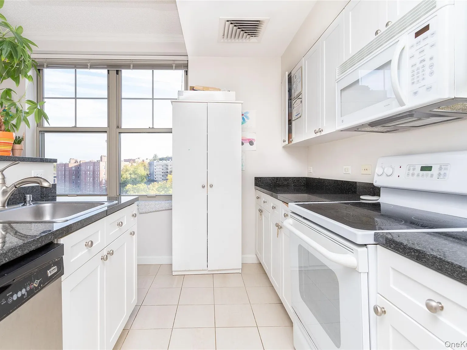 2 bed, 2.0 bath, 1103 sqft, $3,750 — Photo 3