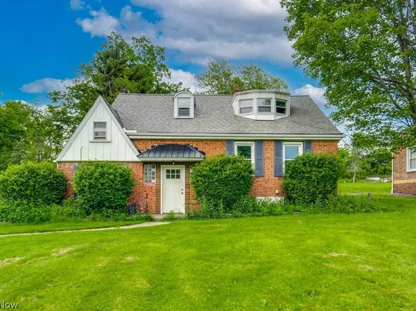 12335 Sunset Dr, Garfield Heights, OH 44125