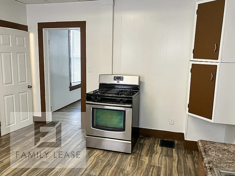 1613 N Edward St — Photo 10