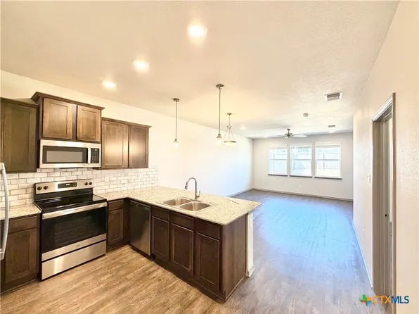 326 Green Valley Dr, Copperas Cove, TX 76522