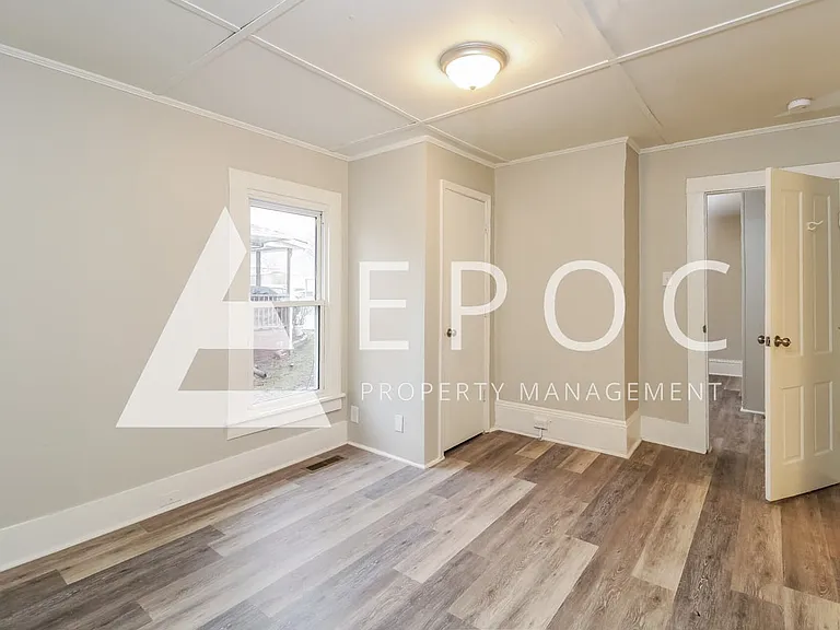 836 E Devonshire St — Photo 12