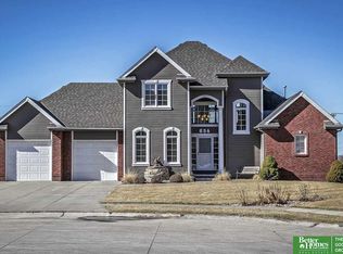 654 Coyote Cir, Papillion, NE 68046