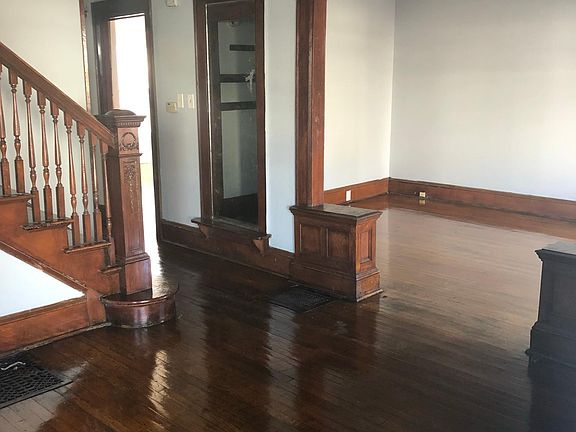 4th image of 265 McLennan Ave