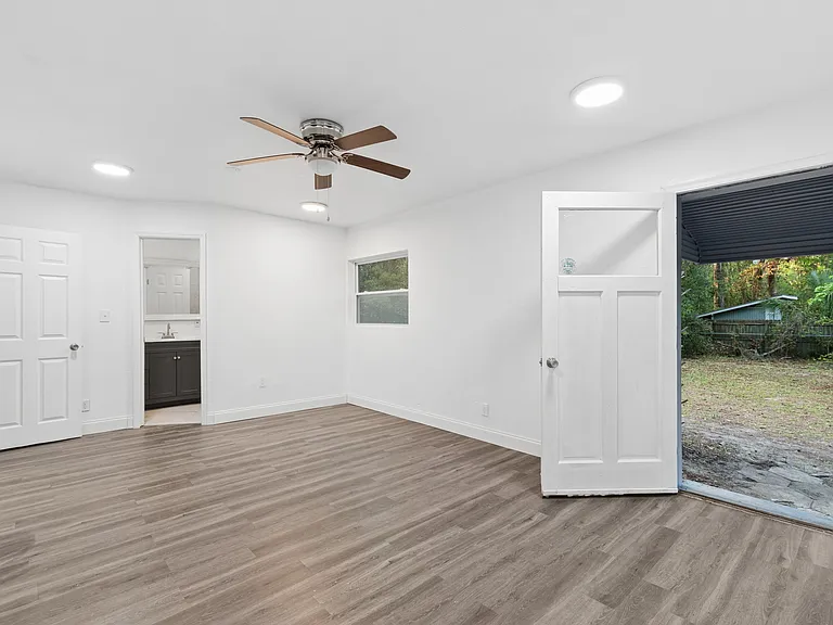 220 NW 33rd Ave — Photo 14