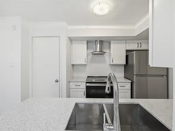 2800 Jeanetta St APT 2402, Houston, TX 77063