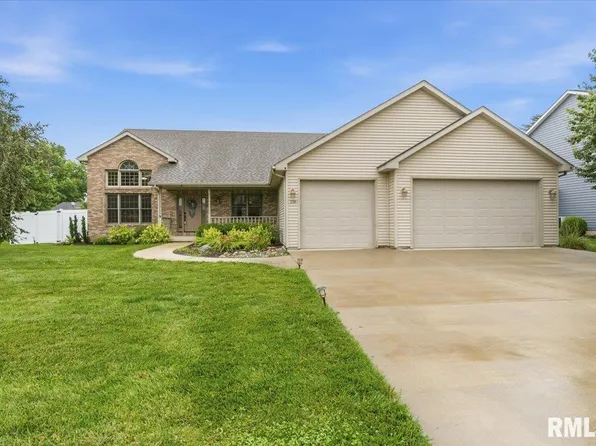228 Manor Hill Dr, Chatham, IL 62629