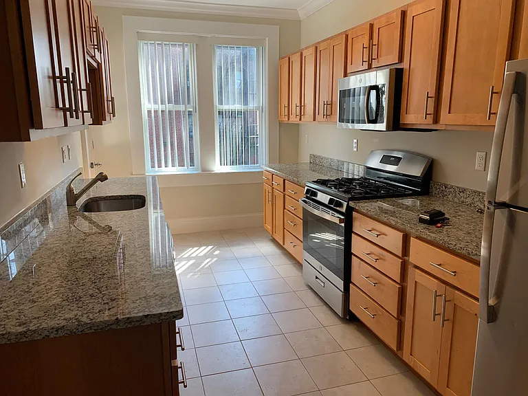12 Short St #6 — Photo 2