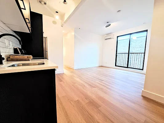 Rented by Friedman Mayer, LREB | media 4