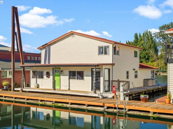 205 N Bridgeton Rd #9W, Portland, OR 97217