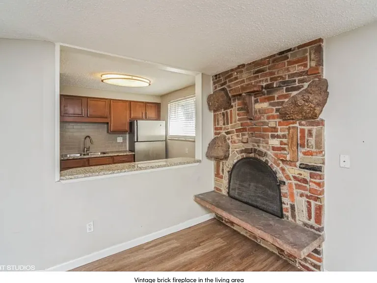 136 S Penn — Photo 10