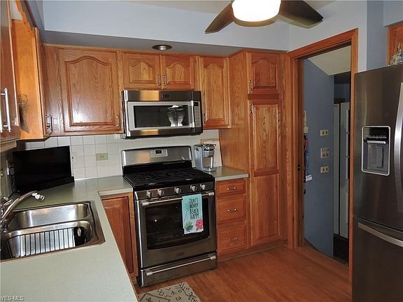 2nd image of 21840 Robinhood Ave