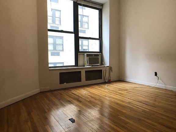 4th image of 117 W 58th St APT 11A