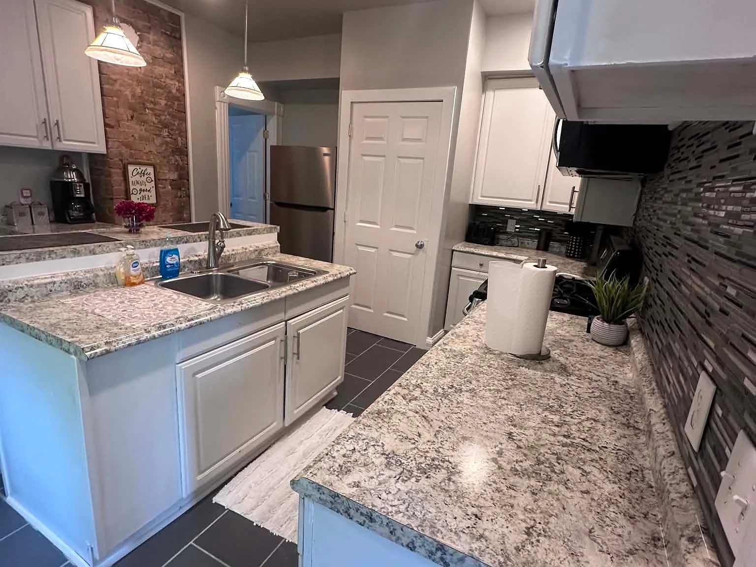 3853 Vine Street - 2 — Photo 2