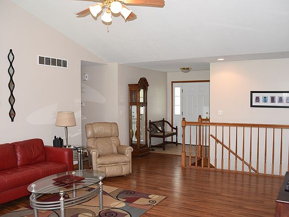 3rd image of 24414 Burr Oaks Ln