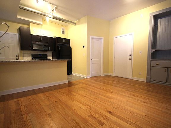 5th image of 2006 S Washtenaw Ave #2F