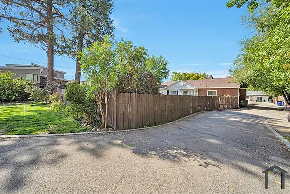 2934 W Ryan Dr #B — Photo 2