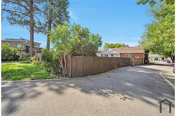 Building Photo - 2934 W Ryan Dr #B