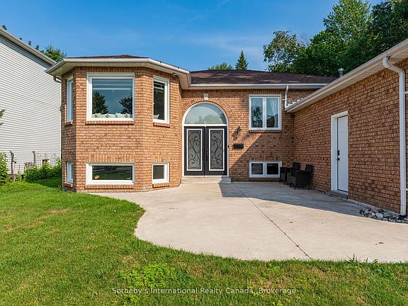 3rd image of 53 Royal Beech Dr