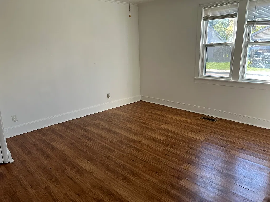1 bed, 1000 sqft, $900 — Photo 2