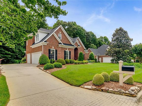 2nd image of 14 Winterberry Ct