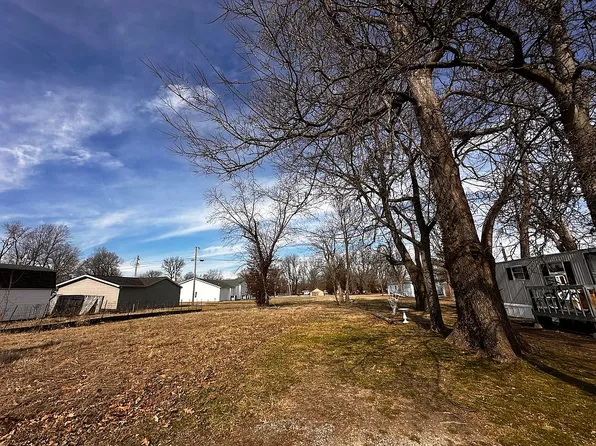 103 E 19th St, Metropolis, IL 62960