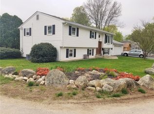 81 Maple St, Coventry, RI 02816