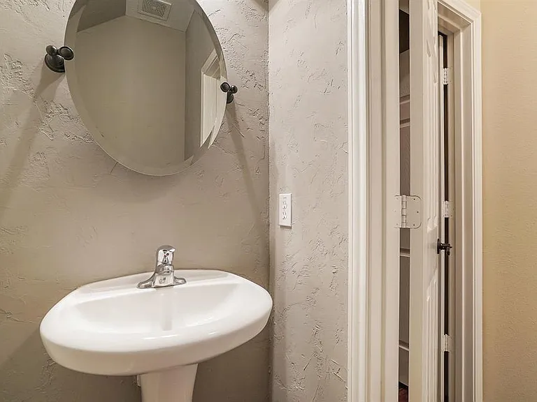 7211 Emerald Run Ln — Photo 35