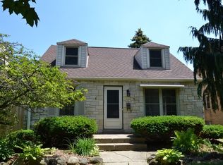 2422 S 59th St, West Allis, WI 53219