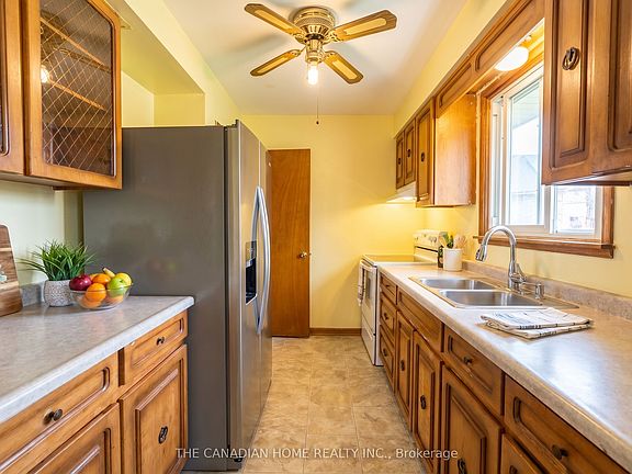 4th image of 6659 Laird Rd W
