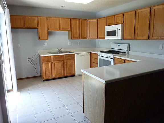 2nd image of 2815 Rose Acres Ln
