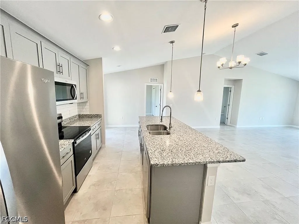 4 bed, 2.0 bath, 1565 sqft, $1,850 — Photo 4
