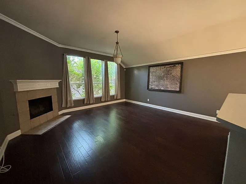 3 bed, 2290 sqft, $2,750 — Photo 4