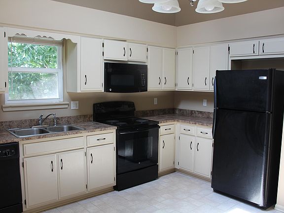 4th image of 1415 Park Ln