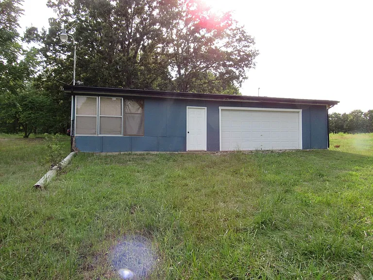1815 N State Highway 7 — Photo 3