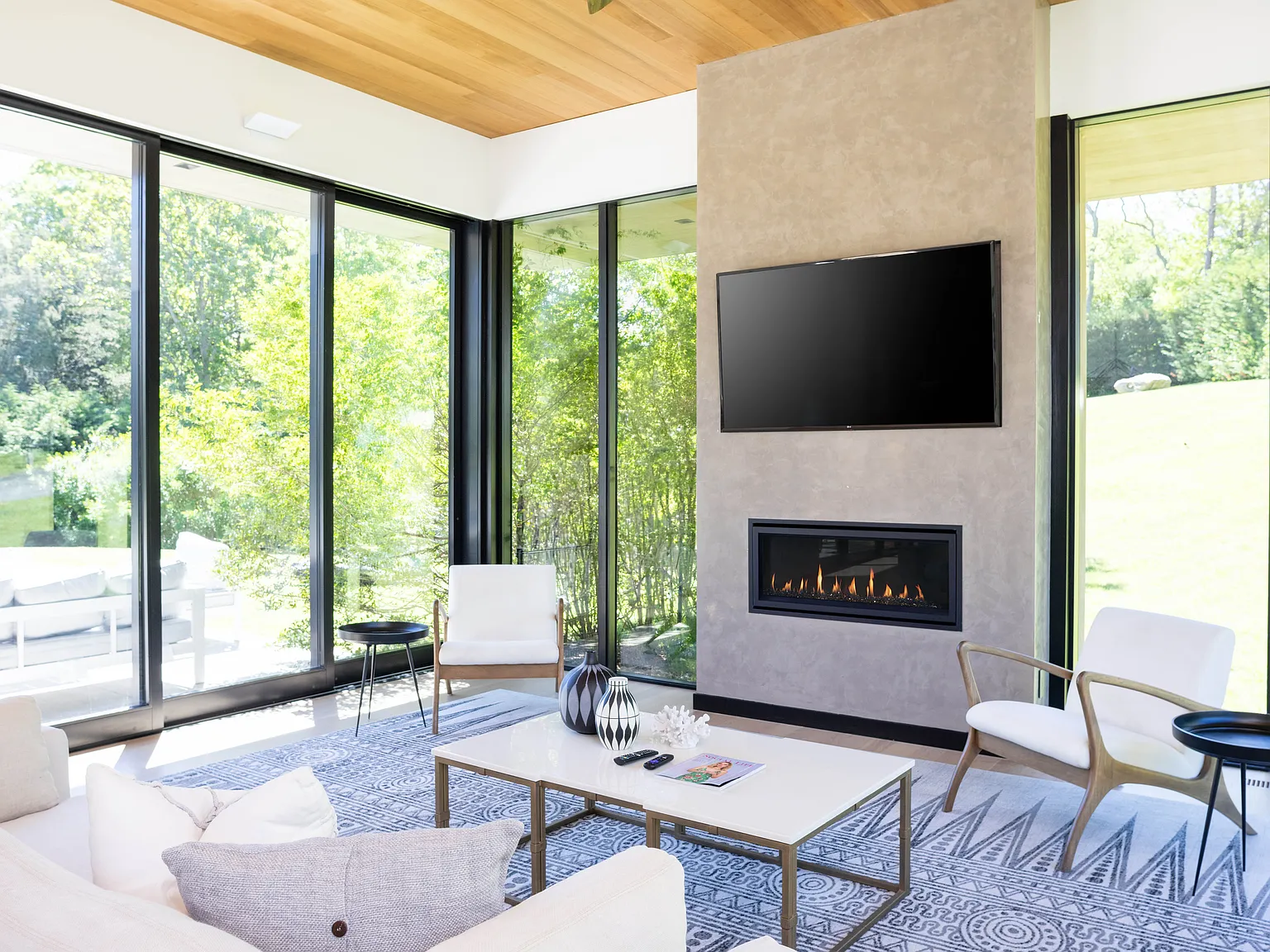 Eastway Estate | Home with Private Pool | Rove Travel — Photo 4