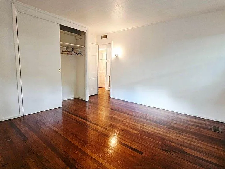 313 W Outer Dr — Photo 8