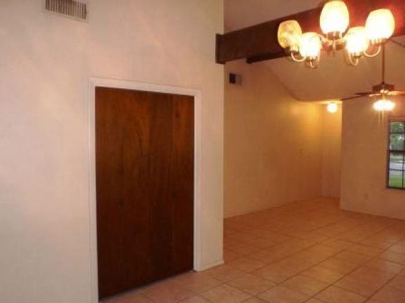 4th image of 1704 Onion Creek Village Dr